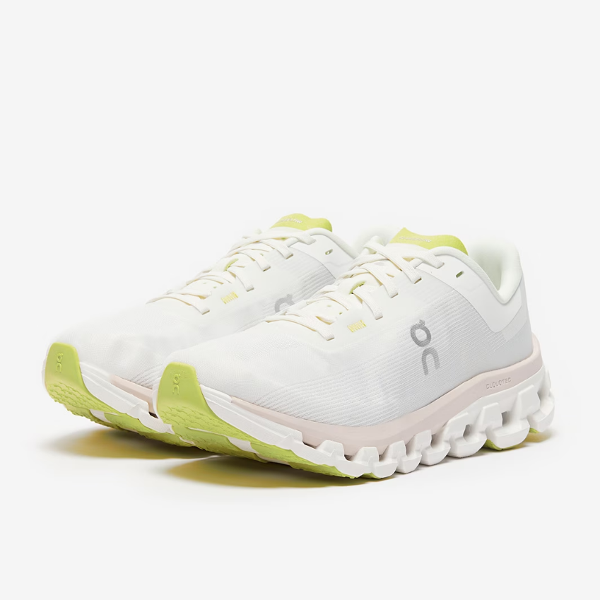 On Womens Cloudflow 4White/Sand