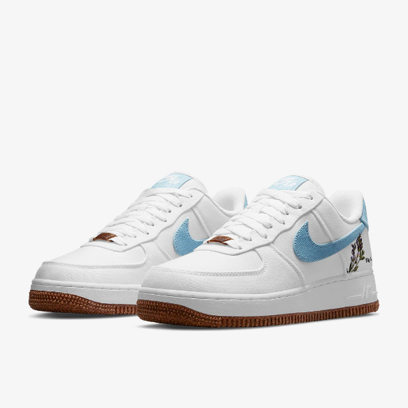 Nike Sportswear Womens Air Force 1 07 SE