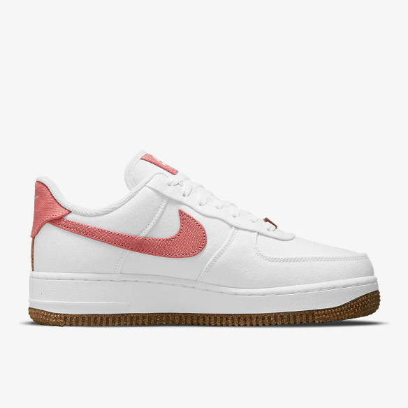 Nike Sportswear Womens Air Force 1 07 SE - White/Light Sienna/White