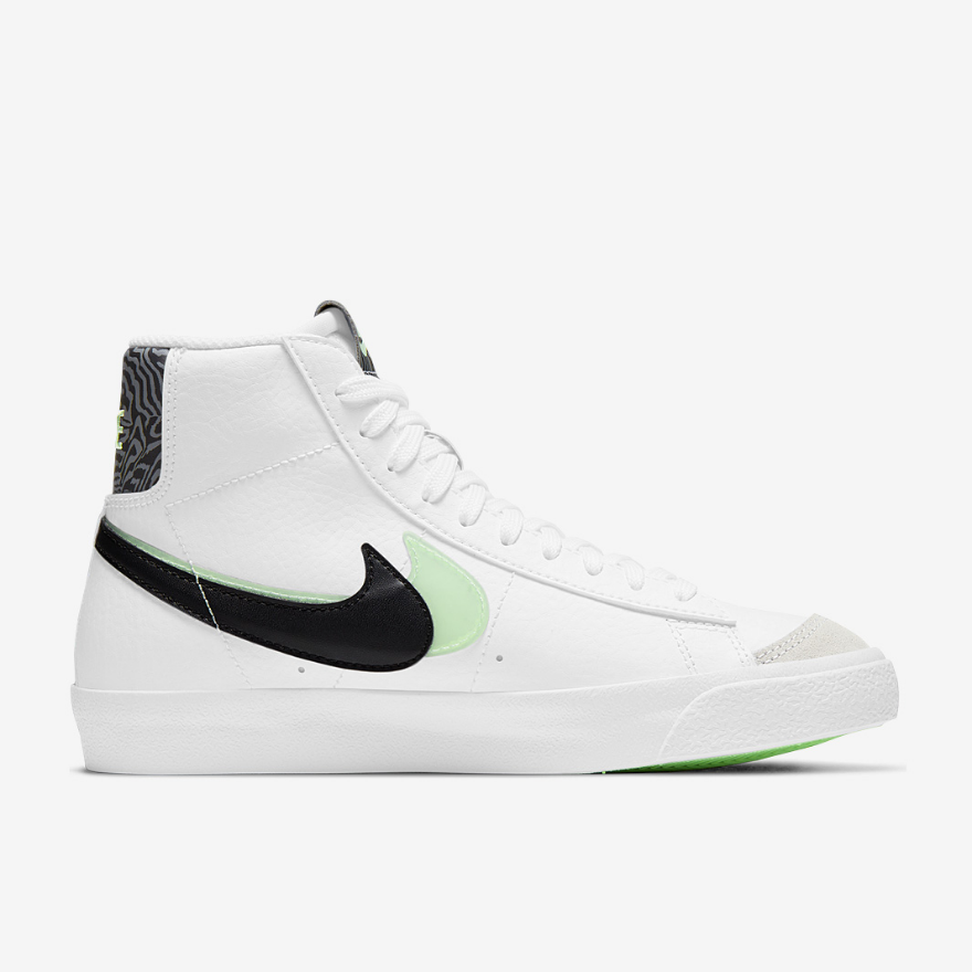 Nike Sportswear Blazer Mid 77 SE Older Kids (GS) - White/Black/Vapor Green/Smoke Grey