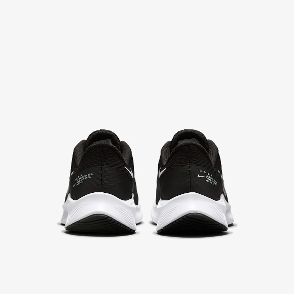 Nike Quest 4Black/White-Dk Smoke Grey