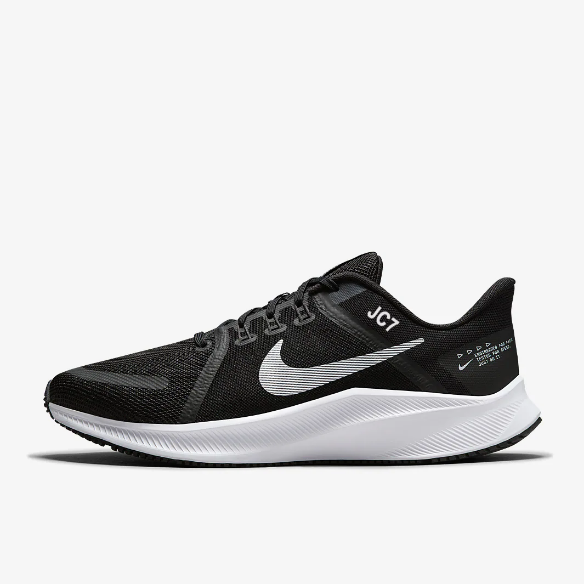 Nike Quest 4Black/White-Dk Smoke Grey