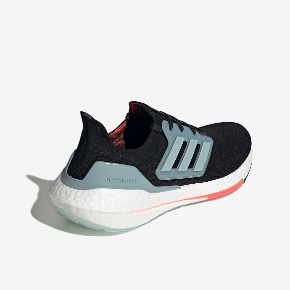 adidas Ultraboost 22