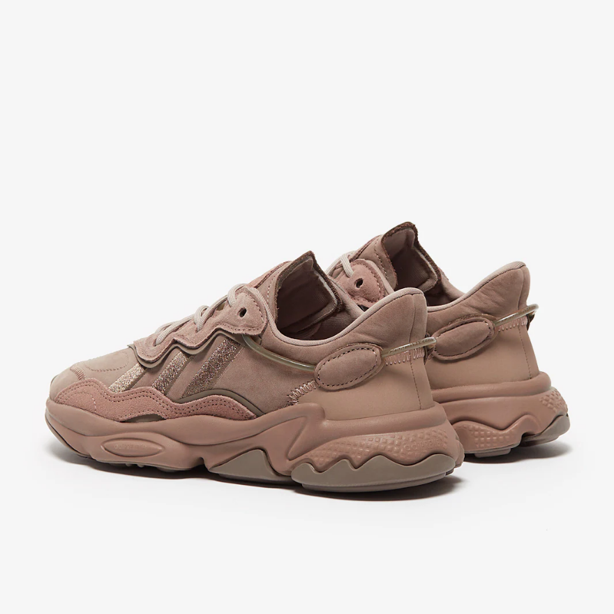 adidas Originals Womens OzweegoChalky Brown/Simple Brown/Ftwr White