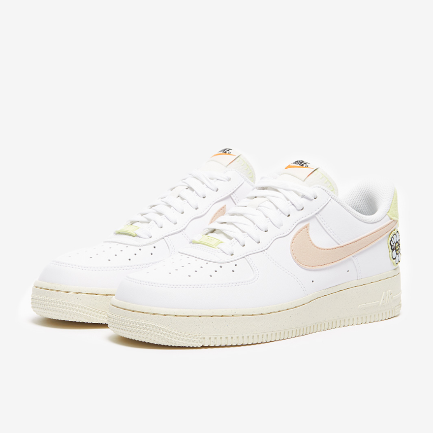 Nike Sportswear Womens Air Force 1 07 SE