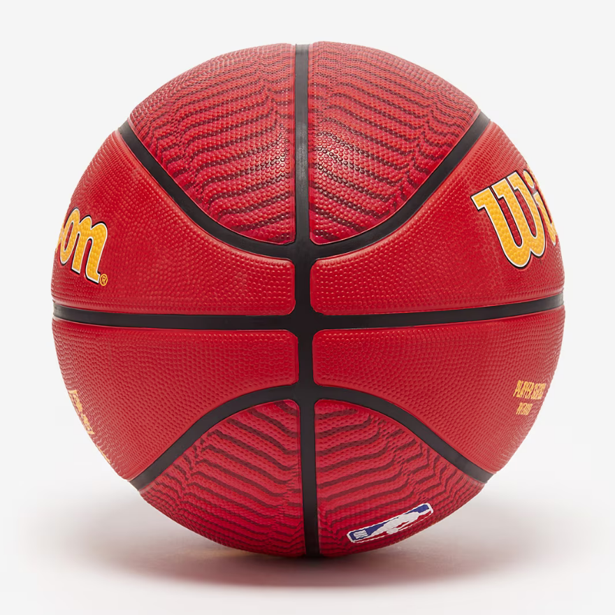 Wilson NBA Player Icon Outdoor Trae Young - Size 7Red
