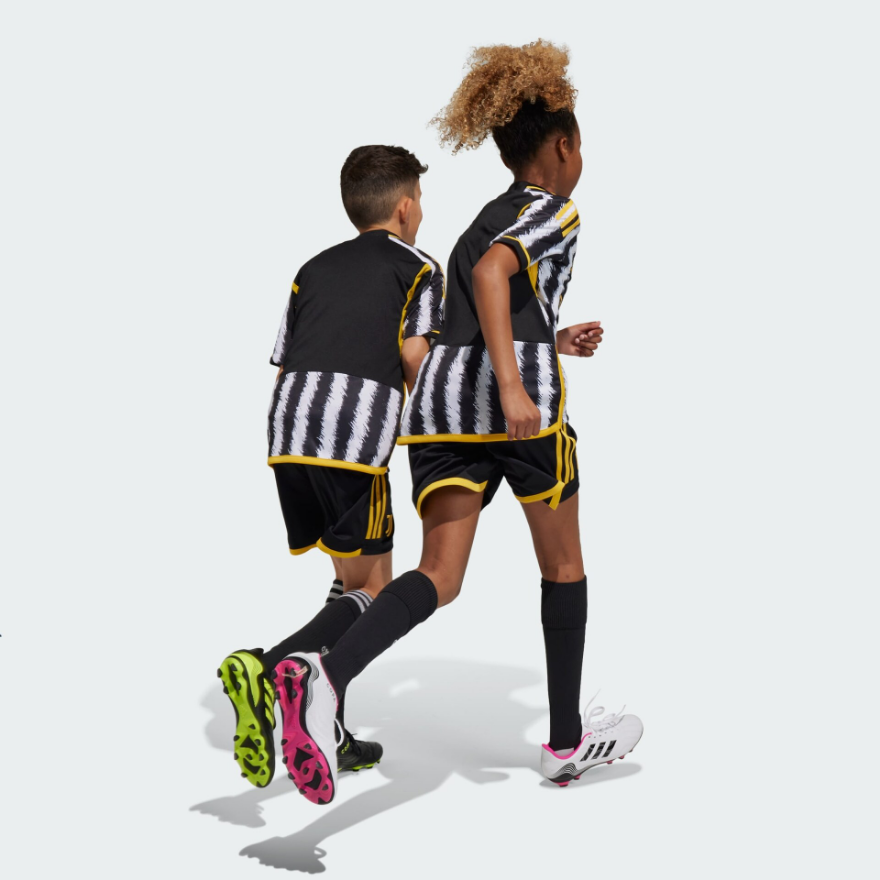 Juventus 23/24 Home Shorts KidsBlack / Bold Gold