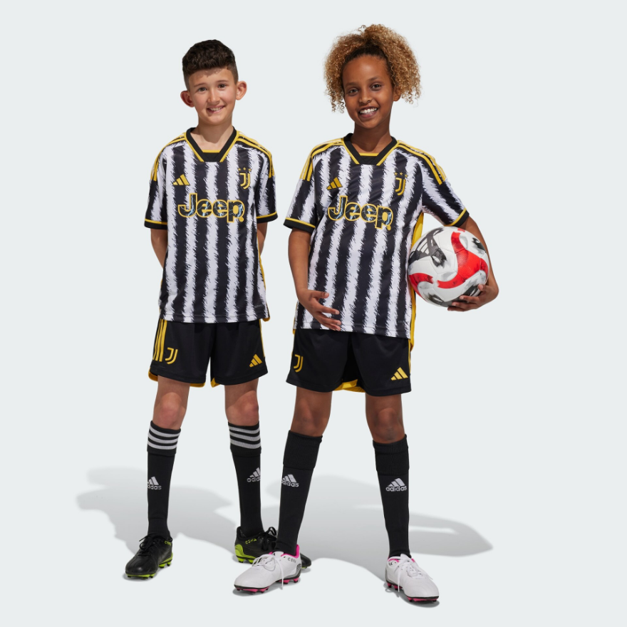 Juventus 23/24 Home Shorts KidsBlack / Bold Gold